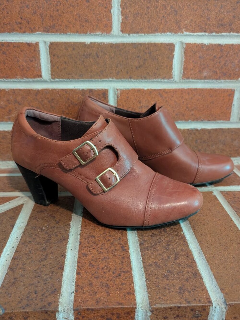Clarks Womens 9M Leather Double Monk Strap Heels Cognac Brown Block Heel Shoes